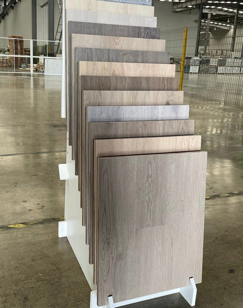 DISPLAY NEW PARLIAMENT 605 - close-up view